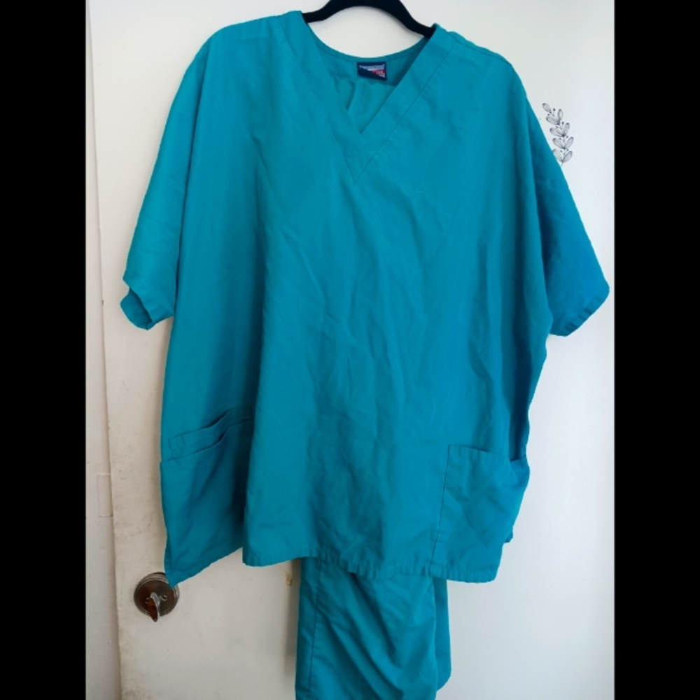 Scrub set